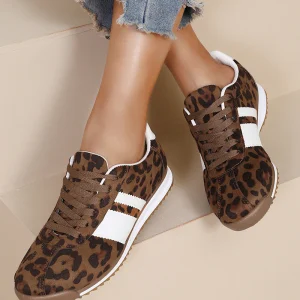 Sneakers med leopardmönster