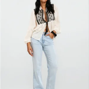Jeans straight leg i ljus denim
