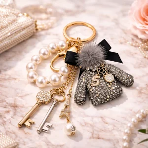 Nyckelring Classy Charms grå