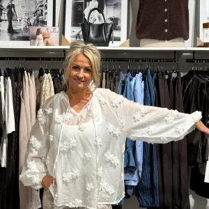 Flower blouse white