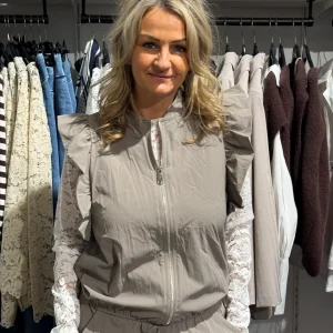 MdcJannie Vest